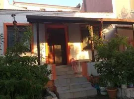 Çitlenbik Island House, Spacious and Stylish, in the Heart of Bozcaada