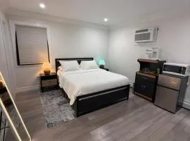 Private Room with Bath near LaGuardia Airport LGA