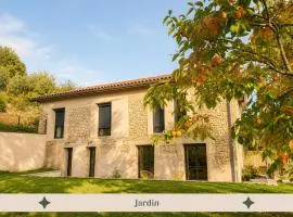 La Truffière des Collines, gîte 6 personnes, 3 chambres, terrasses et jardin