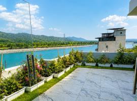 The Neeraj Ganga Paradise With Ganga View, hotel u gradu 'Rishīkesh'