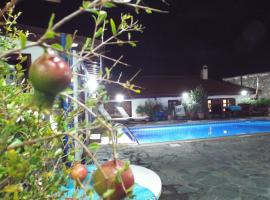 The Pomegranate's House, overnattingssted med kjøkken i Ephtagonia