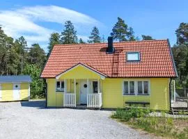 Holiday Home Ljugarn 1 by Interhome