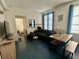 Charming Bright Apartment, Center with free Parking