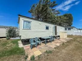 Lovely Caravan At Valley Farm Holiday Park, Sleeps 8 Ref 46127V