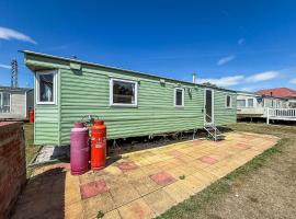 Great Caravan At Valley Farm Holiday Park, Essex Ref 46583V, Hotel in Great Clacton