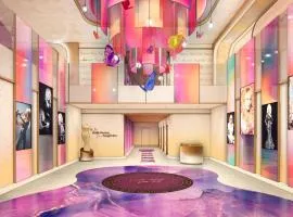 Dolly Parton's SongTeller Hotel