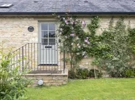 Cosy 2-Bed Cotswold Cottage in Shipton Oliffe
