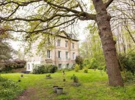 Grand Studio Privé et Ses Jardins dans Manoir de 1803 en Forêt