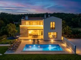 Modern 300m2 Villa - King Beds & Leisure Zone