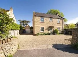 Luxury Cotswold Home in Wiltshire Countryside
