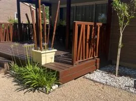 Chalet 19 Cosy bord de Lac, dans domaine avec piscine couverte accueil 4 voyageurs LOUMAELOU