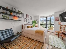 Mid Century Modern - Studio w Pool & Hot Tub