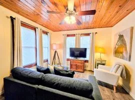 #08 - One Bedroom Lakeview Cottage-Pet Friendly