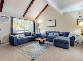 Dog-Friendly Gem with Pool Hot Tub Sauna & Deck