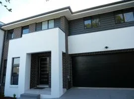 Luxury 5 Bedroom Townhouse in The Shire