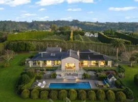 Te Puna 5BR Estate - Pool, Tennis, Sauna, Cottage