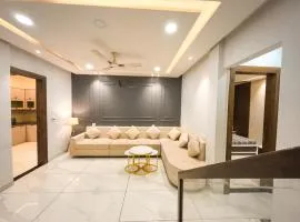 Villa Vista - 3BHK Villa with Penthouse & Private Bathtub