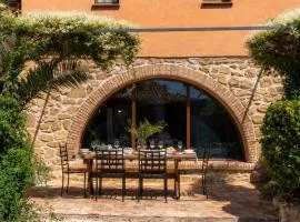 Casa rural en Terra Alta con vistas al Tossal d'Engrilló, cerca de la Vía Verde, espacios exteriores, doble barbacoa, ideal para familias, grupos y mascotas
