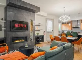 *Incredible Location* |Two King Beds| Free Parking