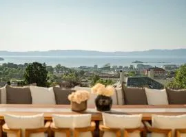 Luxury Fjord View Penthouse, Terrace and comfort ! Free private parking spot
