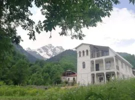 Blooming Yard Guest House