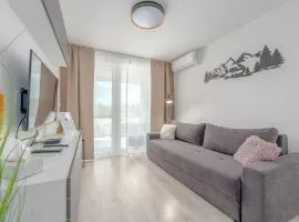 SkyFlat Bratislava-New Apartment near Airport Free Parking