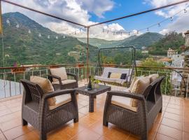 Stardust Mountain House - Village Center House - Terrace, BBQ & Wood Stove, ξενοδοχείο στον Καλοπαναγιώτη