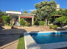 La Casita en Maello - chalet privado con piscina, barbacoa y chimenea