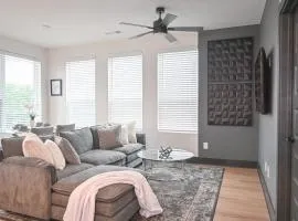 Cozy Luxe Retreat 12 min to World Cup 2BD 2BTH