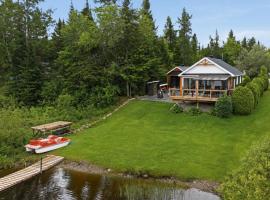 232 on the Lake, Spa, Ski, Golf, Snowmobile, hotel di Adstock