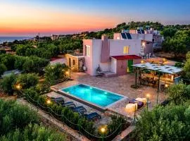 Villa Aktis with Freshwater Pool and Sea View