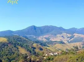 Casa no centro com vista para as montanhas