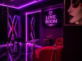 Love Room- Adult Only، فندق في بوخارست