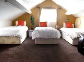 Triple single Bedroom with Garden Netflix Free Parking