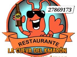 cabinas y restaurante cueva del kmaron ponderosa, hôtel à Ciudad Cortés