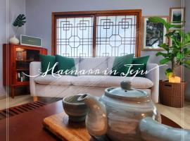 Haenarr Hanok Stay in Mandarin Orchard, 100m from Sea โรงแรมในซอกวีโพ