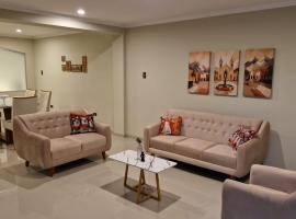 Beautiful and modern apartment steps from the Plaza, hotel in Huaraz