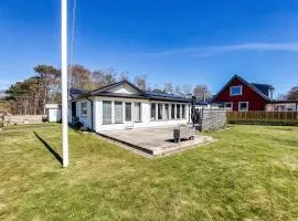 4 Bedroom Cozy Home In Mellbystrand