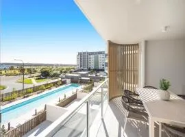 Poolside 2-Bed Apartment at Lake Kawana