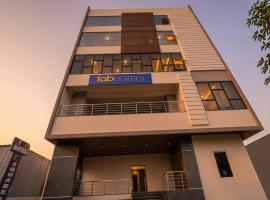 FabHotel A Square - 400m from Bhimavaram Junction, hotel em Bhīmavaram