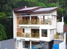 Brand New Villa with Pool & Majestic Mountain Views, hotel Antipolóban