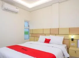 RedDoorz Plus near Pasar Gede Solo