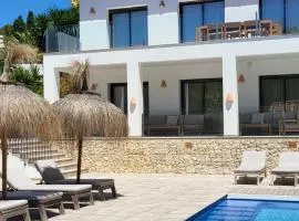 The Villa by Los Limoneros