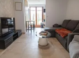 Cozy House between City and Beach Private Garden
