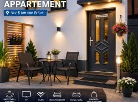 Modernes Appartement nur 5 km von Erfurt, stilvoll komfortabel und perfekt angebunden, Kaffeevollautomat, TV, WLAN, Schlafsofa und Einkaufsmöglichkeiten in der Nähe, hervorragende Anbindung zur A4 und A71, kostenlose öff Parkplätze für PKW und Transporter