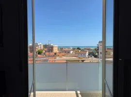 SE292 - Senigallia, ampio quadrilocale con posto auto e terrazza vista mare