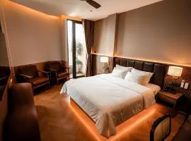 Nhiên Hotel