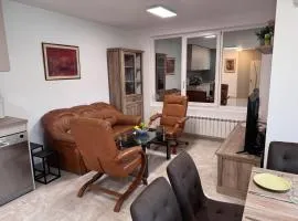 New two bdr Airport Apartment free parking
