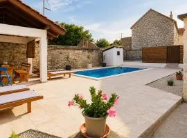 Amazing Home In Podgradina