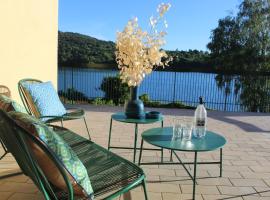 Villa Faggio Rosso, tranquillità in riva al lago, hotel en Travedona